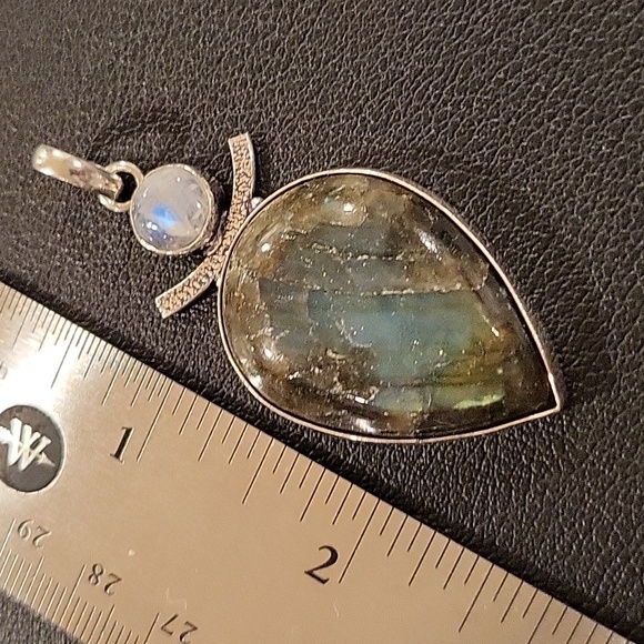 Beautiful Labradorite & Moonstone Pendant - Picture 6 of 7